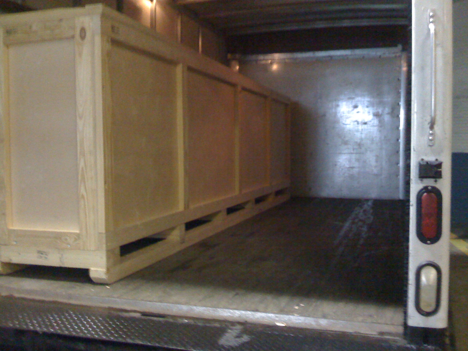 wooden crates and wooden boxes 888.722.5774 Packing Service Inc.
