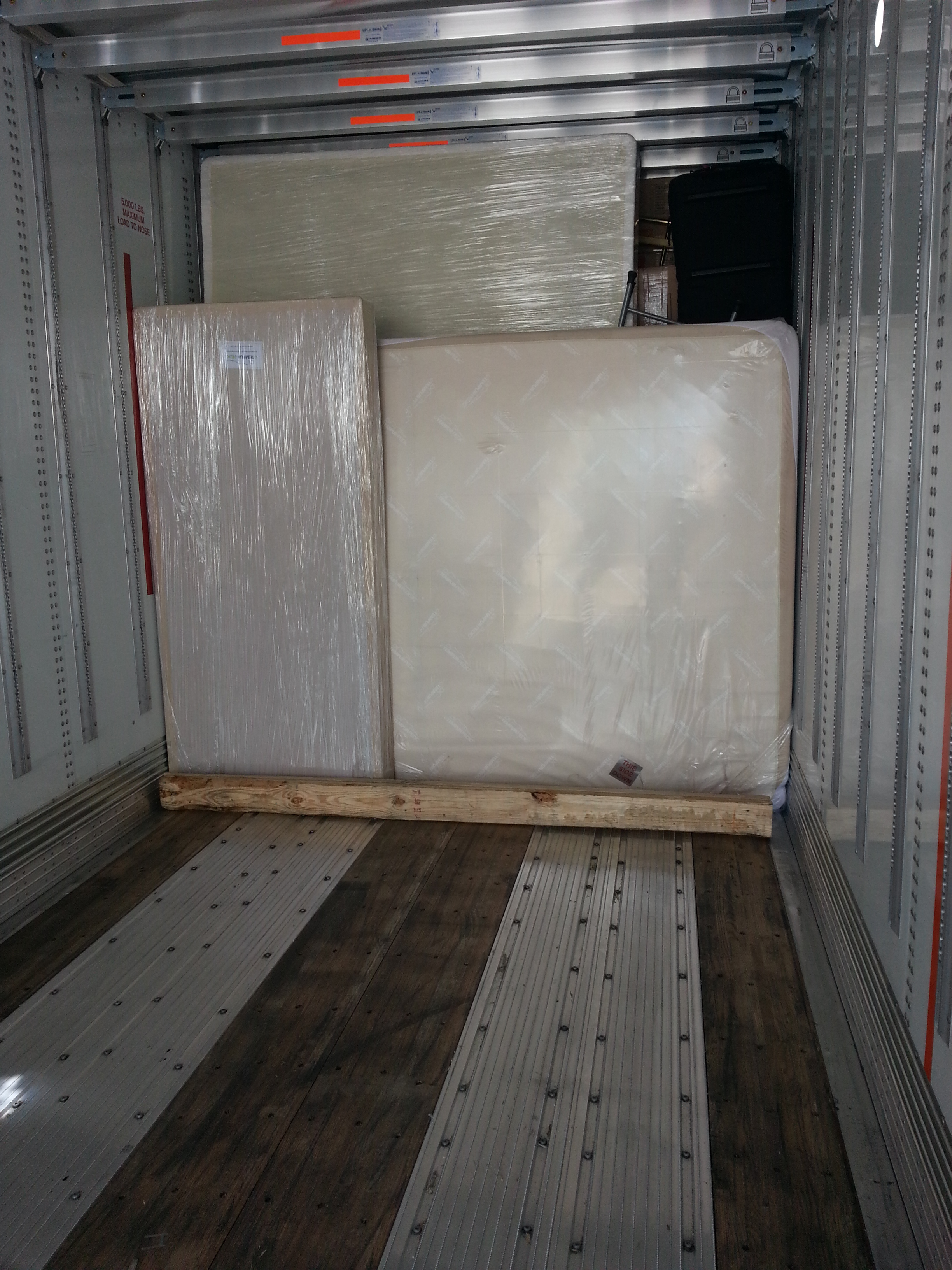 Packing Service, Inc. Loading and Unloading Continers (1)